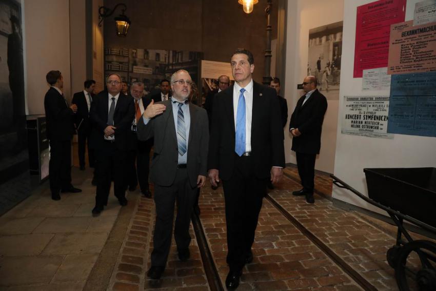 Governor Andrew Cuomo was guided through the Holocaust History Museum by Dr. Robert Rozett, Director of the Yad Vashem Libraries